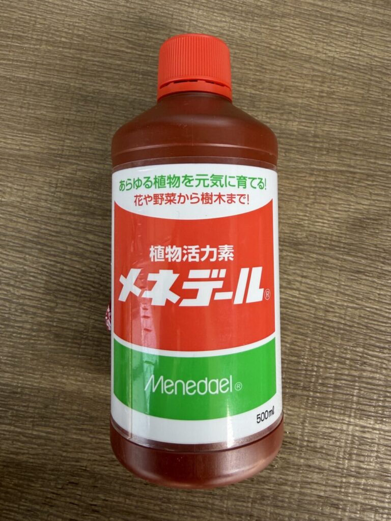 メネデール 植物活力素の容器 発根管理の必需品として使用する活力素